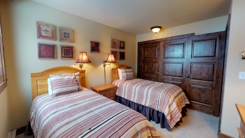 Condo, 2 Bedrooms (Platinum)