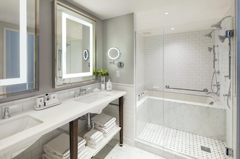Classic Room, 1 Queen Bed, Accessible (Roll-In Shower)