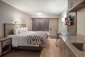 Suite, 1 King Bed, Kitchen (Jetted Tub, Smoke Free)
