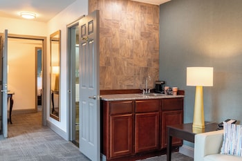 Suite, 1 King Bed, Non Smoking