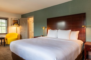 Suite, 1 King Bed, Non Smoking