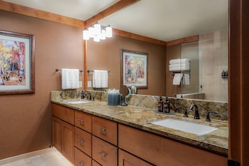 Suite, 1 King Bed (Premium King Junior Suite)