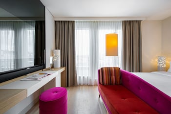 Executive Suite, Lake View