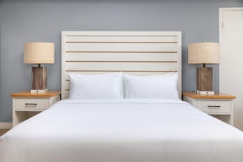 Room, 1 King Bed, Accessible (Resort)