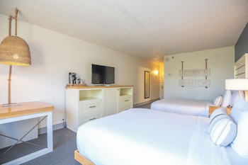 Deluxe Two Queen Beds