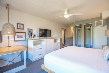 Room, 1 King Bed, Partial Ocean View