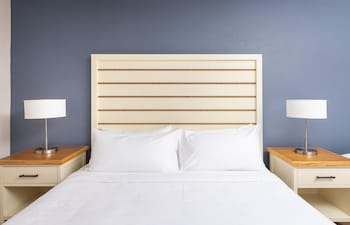 Room, 1 King Bed, Accessible, Partial Ocean View