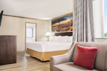 Suite, 1 King Bed, Non Smoking (One-Bedroom)