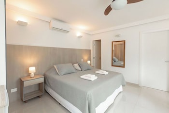 Superior Suite, Poolside
