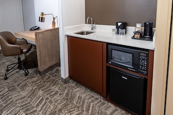 Suite, Multiple Beds (Mobility/Hearing Accessible, Tub)