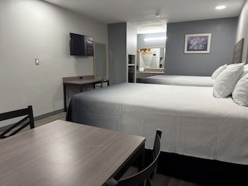 Room, 2 Queen Beds, Smoking