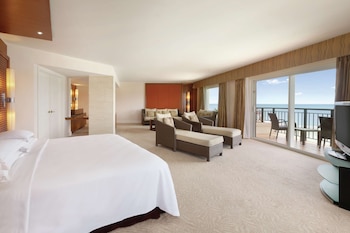 Premier Suite with Lounge Access