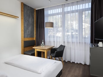 Standard Room, 1 Queen Bed