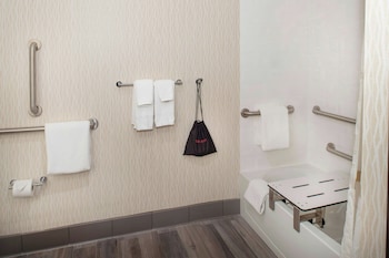 Standard Room, 1 King Bed (Mobility Accessible, Tub)