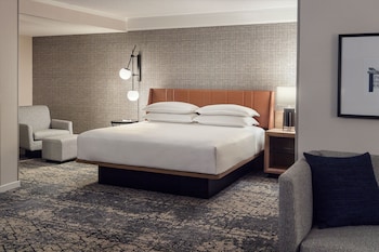 Club Studio Suite, 1 King Bed with Sofa bed