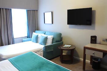 Family Room, 1 King Bed, Non Smoking