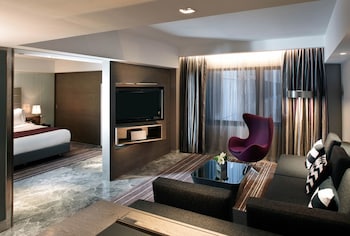 Suite (Mira Suite 70)