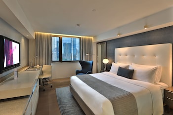 Suite (Mira Suite 100)