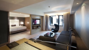 Suite (Mira Suite 70)