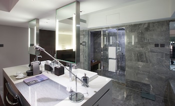 Suite (Spa Suite)