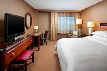 Room, 1 King Bed, Mobility Accessible, Non Smoking (Roll-in Shower)