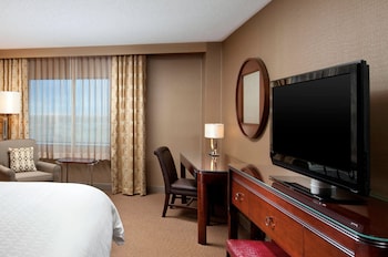 Executive Room, 1 King Bed, Mobility Accessible, Non Smoking (Bathtub w/ Grab Bars)