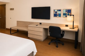 Standard Room, 1 King Bed, Ground Floor