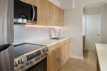 Premier Room, Kitchen, Partial Ocean View (1 Bedroom)