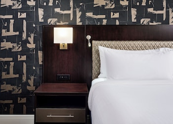 Deluxe Room, 1 King Bed