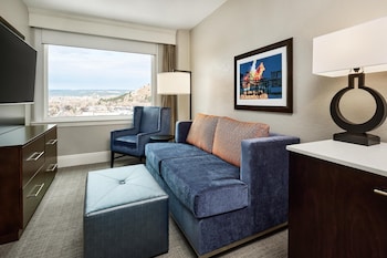Suite, 1 King Bed (with Sofa)