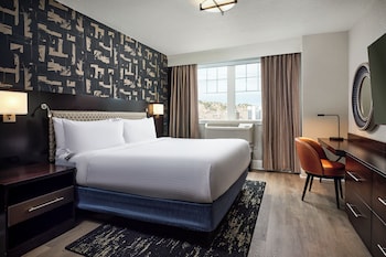 Deluxe Room, 1 King Bed (Wetbar)