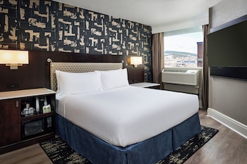 Deluxe Room, 1 King Bed, Accessible, Bathtub
