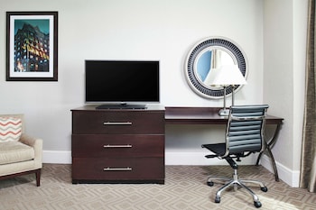 Deluxe Room, 1 King Bed