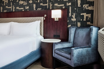 Deluxe Room, 1 King Bed, Accessible, Bathtub