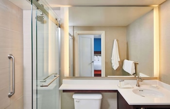Deluxe Room, 1 King Bed