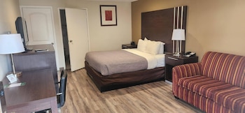 Standard Room. 1 King Bed, Accessible Tub, Non Smoking