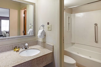 Standard Room, 2 Queen Beds, Non Smoking, Refrigerator & Microwave, Exterior Access
