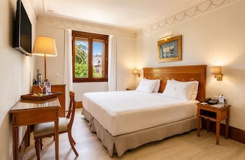 Classic Double or Twin Room, City View