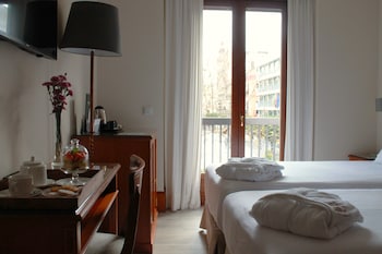 Classic Double or Twin Room, City View