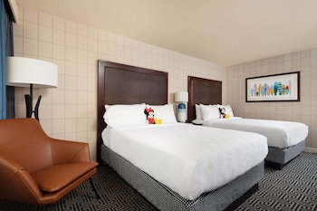 Deluxe Room, 2 Queen Beds, Refrigerator & Microwave, Park View