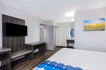 Suite, 1 King Bed, Non Smoking