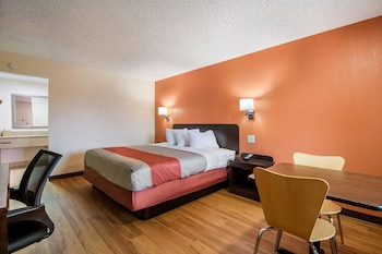 Standard Room, 1 Queen Bed, Smoking, Refrigerator & Microwave