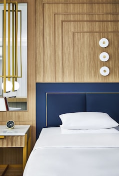 1 King Bed