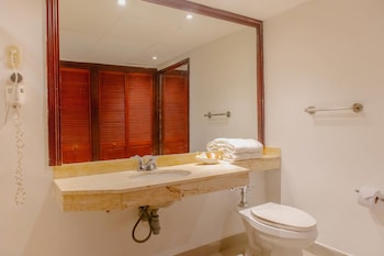 Junior Suite, Non Smoking (2 King Beds, Family Room)