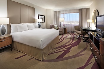 Deluxe Room, 1 King Bed, Accessible, Bathtub (Mobility & Hearing)