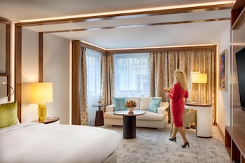 Corvinus Fashion Street View Room