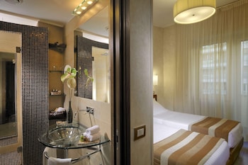 Comfort Room, 1 Queen Bed (with Extra Bed)