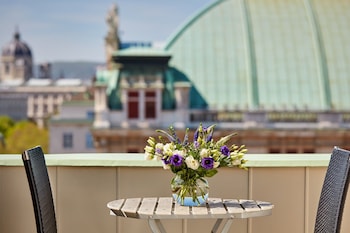 Suite, 1 Bedroom, Non Smoking (Penthouse Suite, Large Balcony, Opera View)