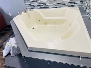 Suite, 1 Queen Bed, Non Smoking, Refrigerator