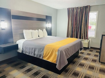 Suite, 1 King Bed, Non Smoking, Kitchenette